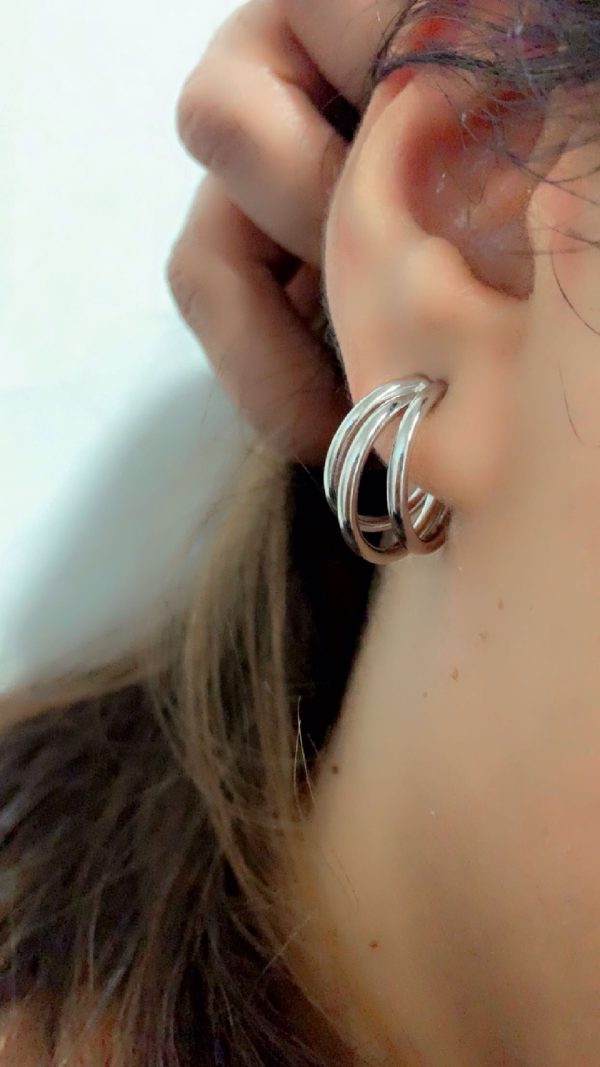 Elegant Twist Hoop Silver Earrings - Image 2